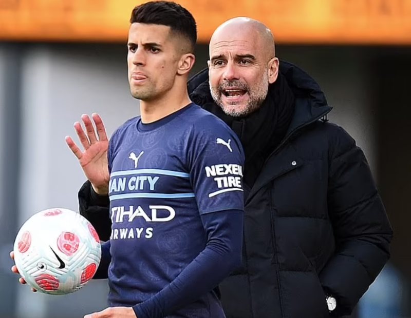 Cancelo hòa nhã trở lại với huấn luyện viên Man City